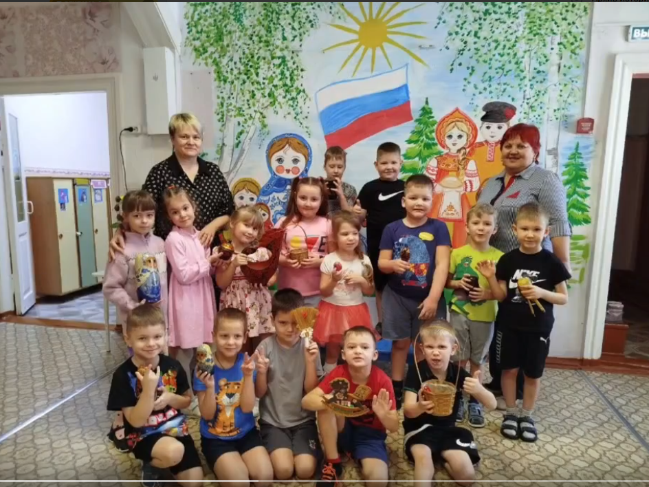 Команда «Сибирские сердца» из п. Большой Луг детского сада НШДС-10 прощается с «Хороводом традиций».